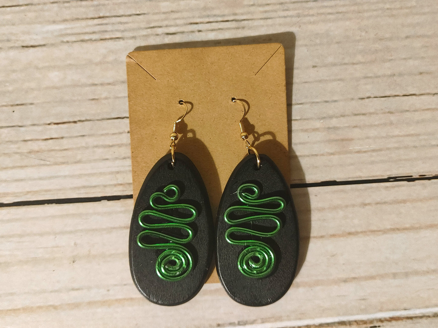 Drop earrings with wire